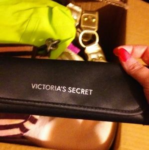 Victoria secret makeup brushes.  Never used.